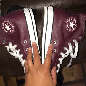 SIZE 8.5 MENS LEATHER CONVERSE  NEVER WORN